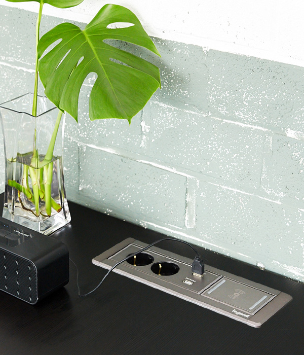 W 르그랑 사각 멀티 회전 콘센트